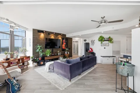 Contact Agent | 1021 North Garfield Street, Unit 913, Arlington, VA 22201
