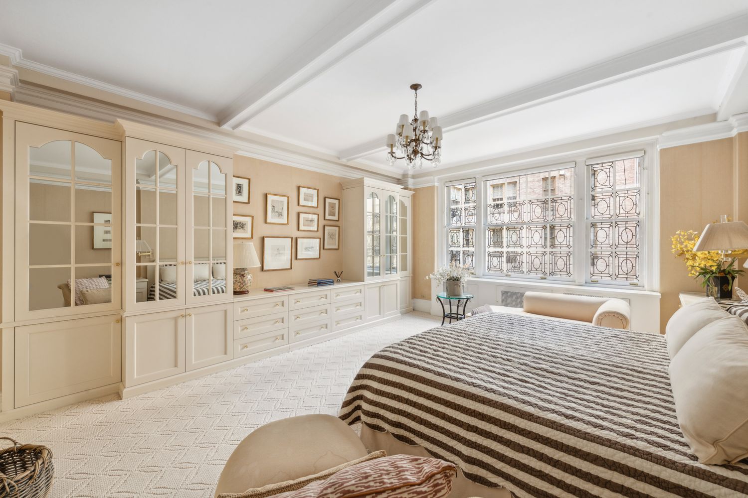 $1,800,000 | 130 East 67th Street, Unit 2A | Lenox Hill