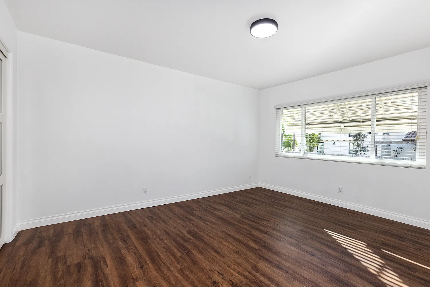 $979,000 | 385 South Oakland Avenue, Unit 205, Pasadena, CA 91101