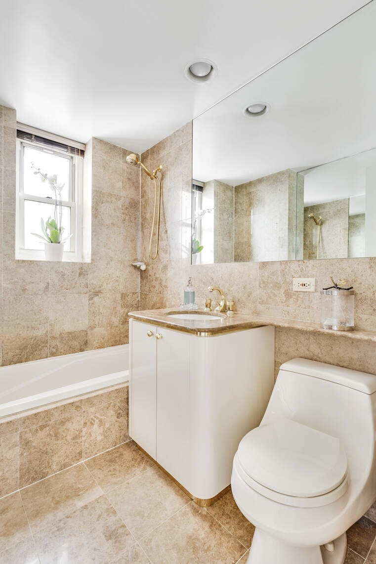 205 East 63rd Street, Unit PHA Manhattan, NY 10065 - Photo 9 of 11