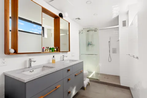 $2,550,000 | 33 Conselyea Street, Unit PH | Williamsburg