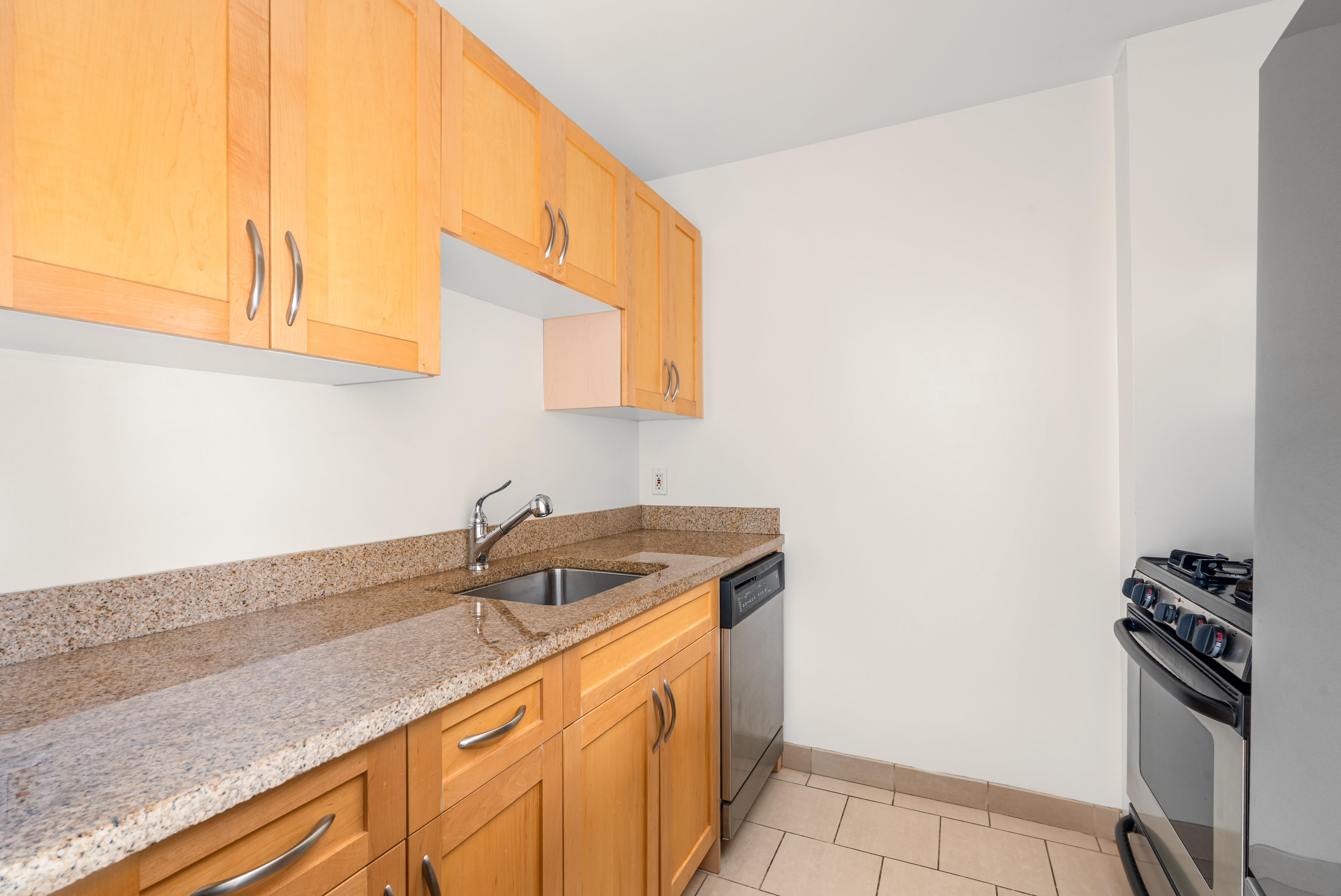 250 East 30th Street, Unit 6C Manhattan, NY 10016 - Photo 6 of 17 Gallery Image 6