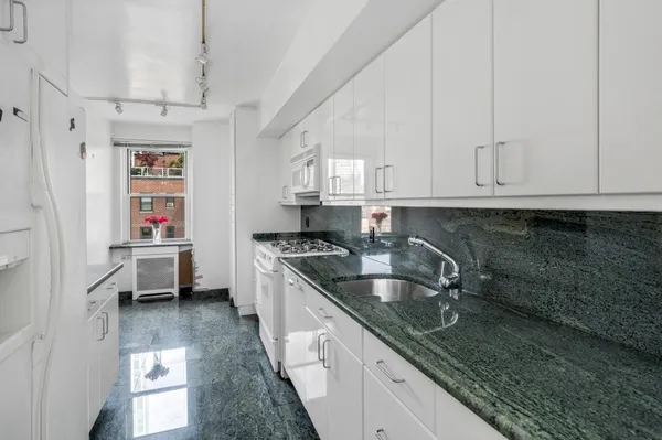 $1,275,000 | 50 Sutton Place South, Unit 21L | Sutton Place