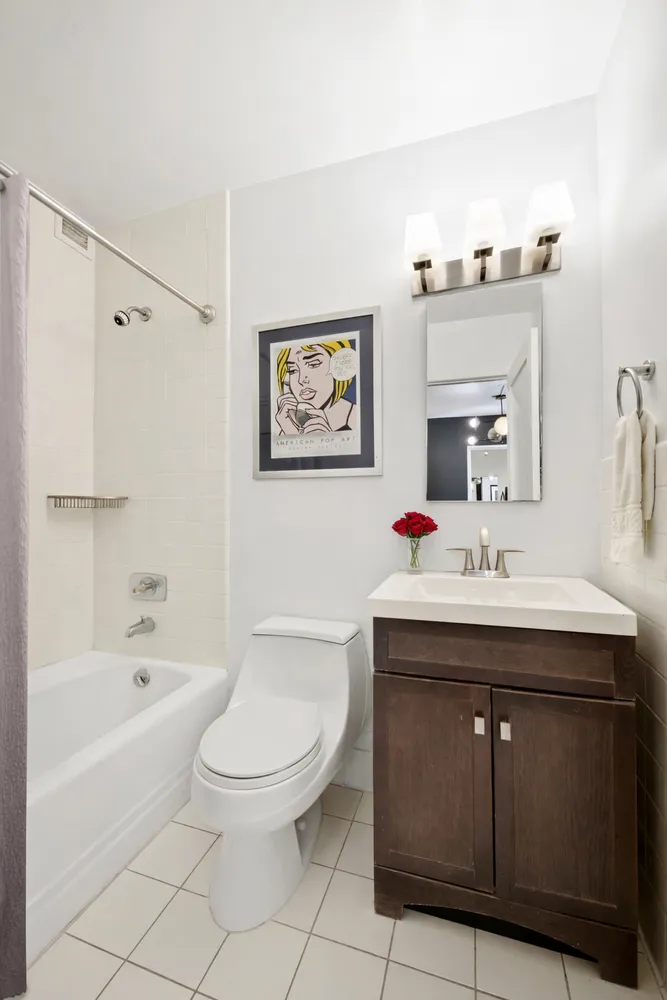 $925,000 | 20 East 9th Street, Unit 4E | Greenwich Village