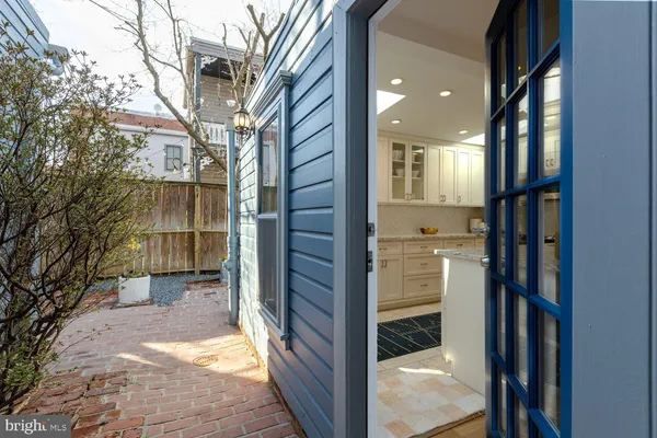 $1,700,000 | 203 9th Street Southeast, Washington, DC 20003