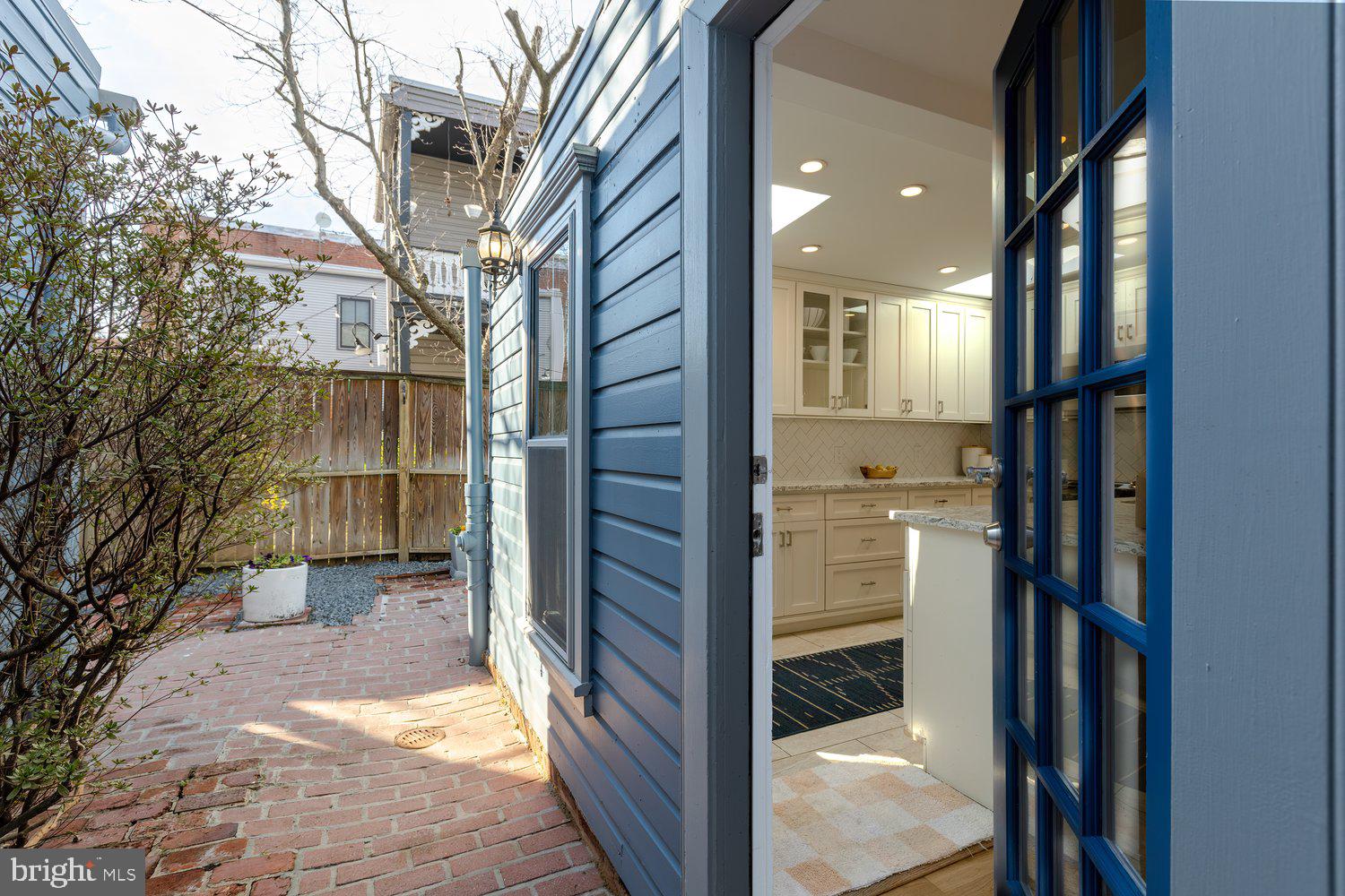 203 9th Street Southeast Washington, DC 20003 - Photo 14 of 47