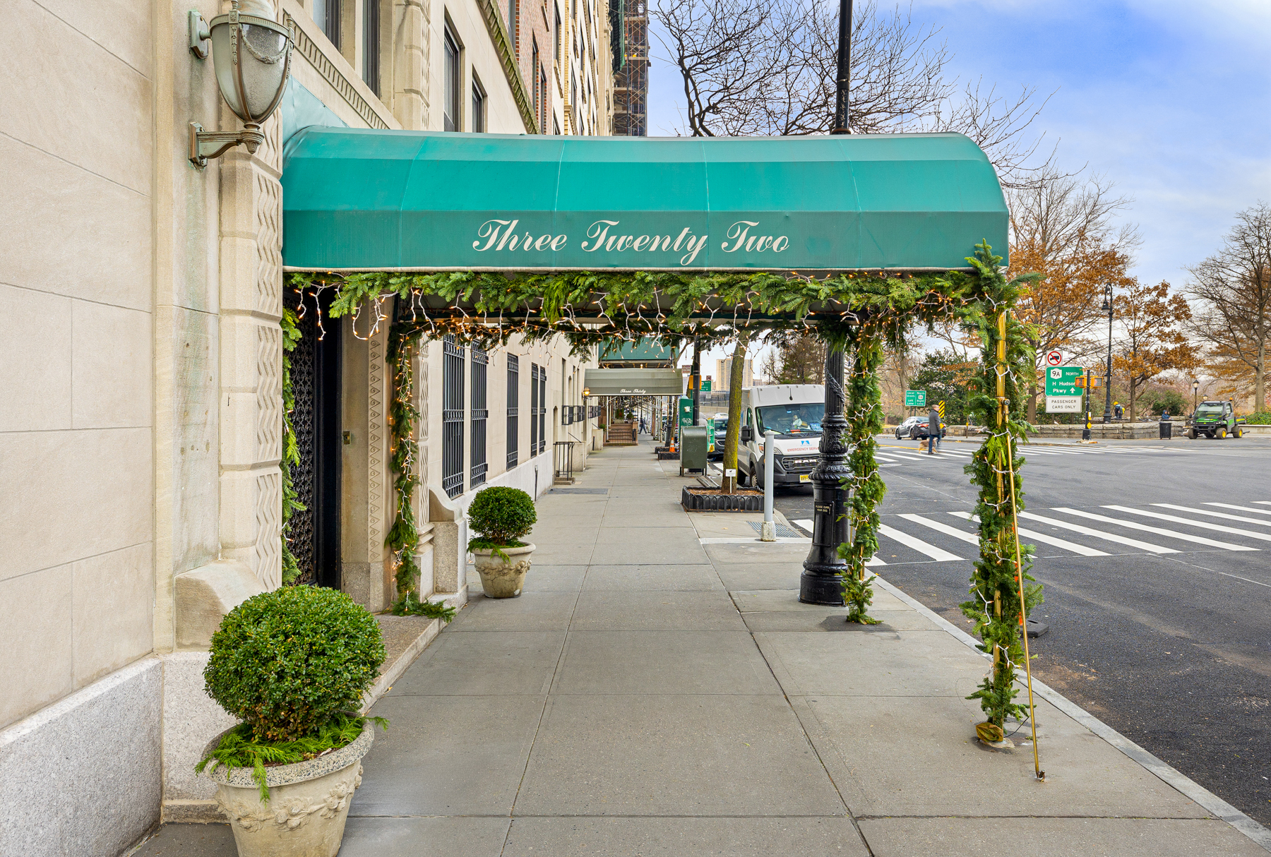 322 West 72nd Street, Unit 3D Manhattan, NY 10023 - Photo 12 of 19 a view of a building with garden
