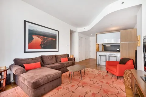 $2,525,000 | 311 West Broadway, Unit 4D | SoHo