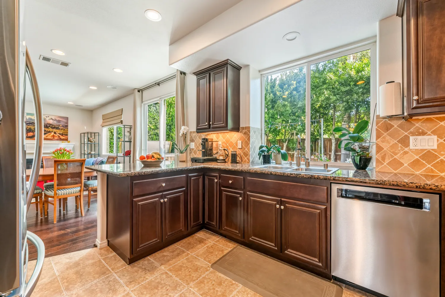 $1,129,000 | 7466 Louise Avenue, Lake Balboa, CA 91406