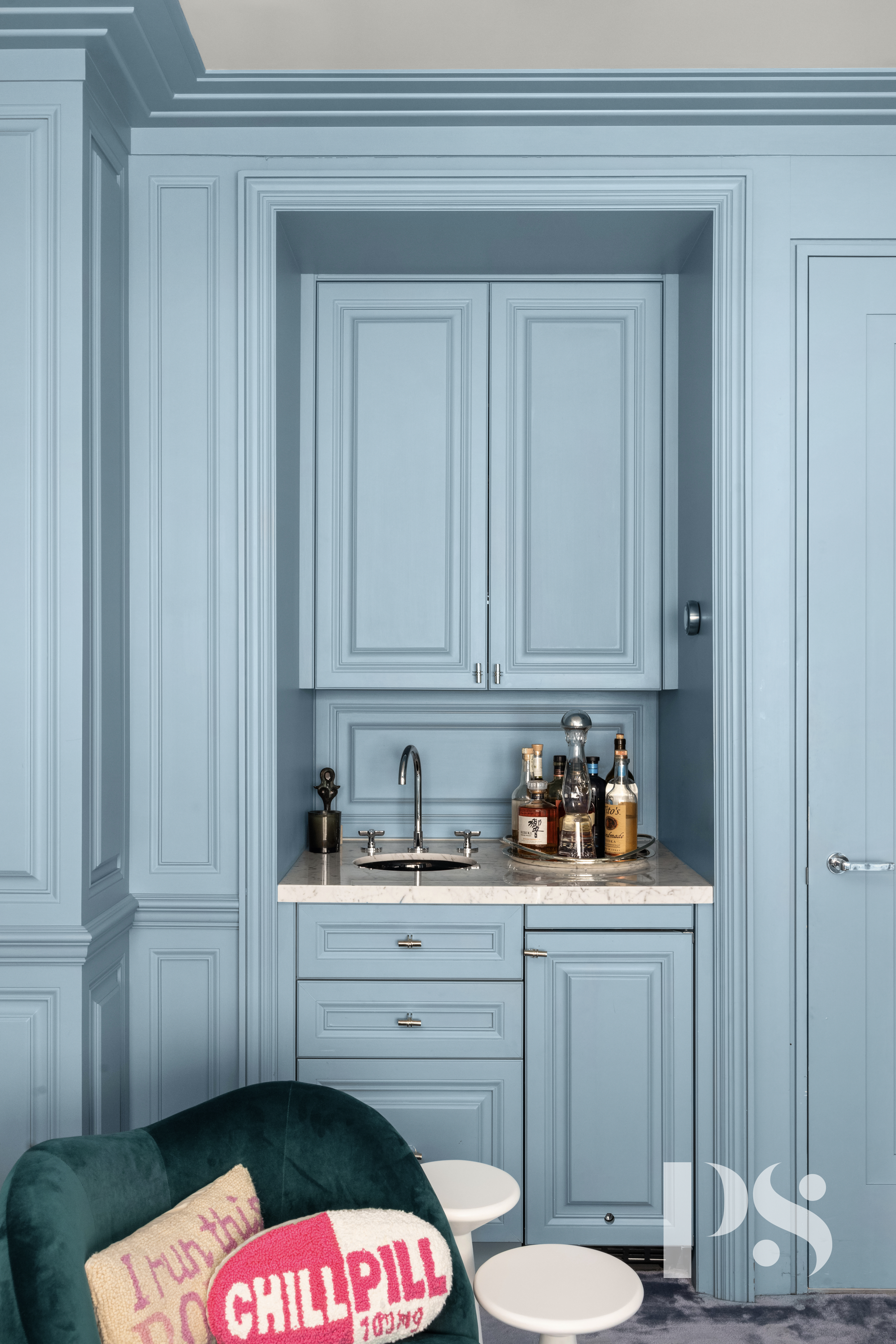 733 Park Avenue, Unit 4 Manhattan, NY 10021 - Photo 14 of 29 a kitchen with a sink and cabinets
