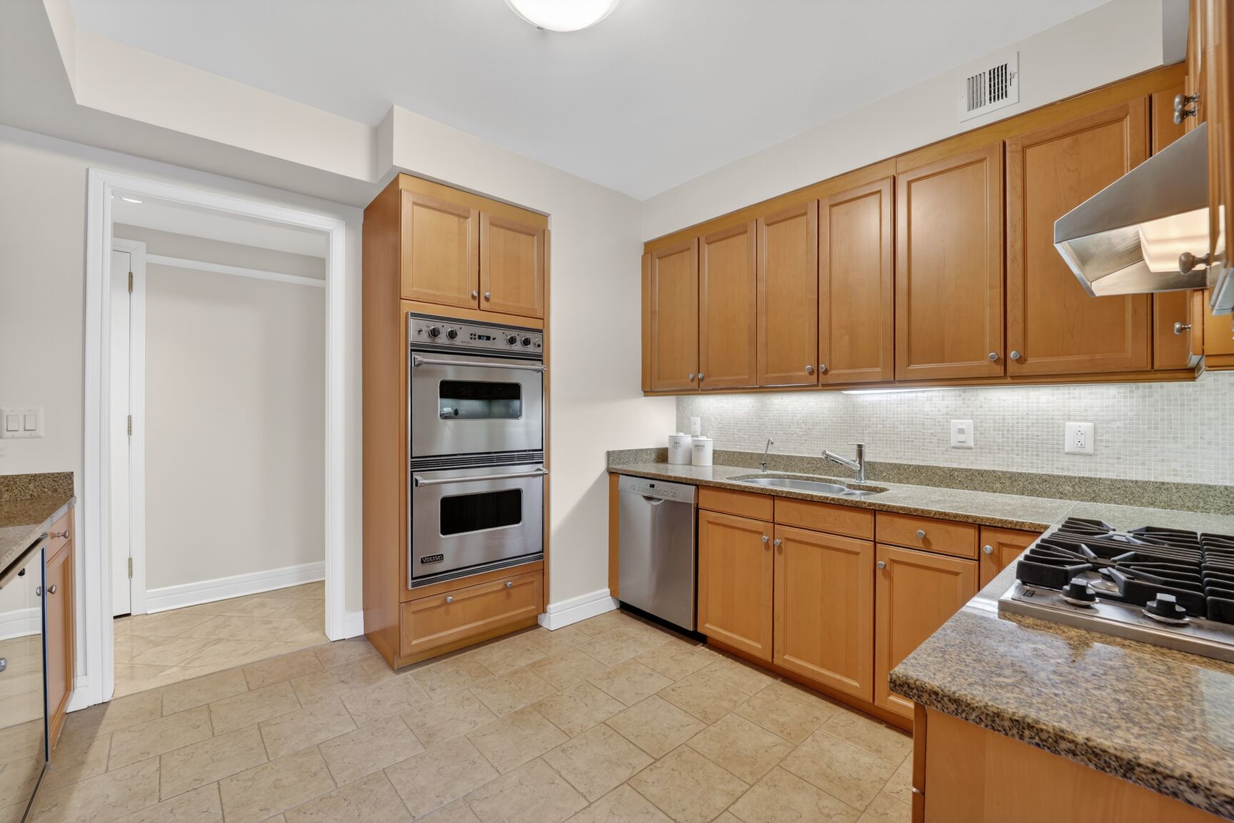 1155 23rd Street Northwest, Unit 7C Washington, DC 20037 - Photo 9 of 39