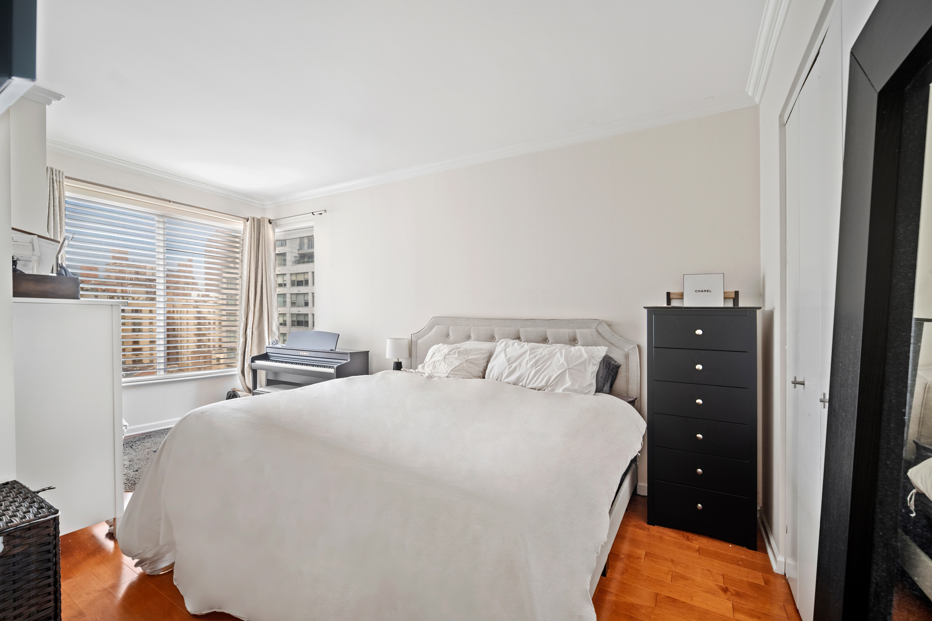 200 East 69th Street, Unit 12E Manhattan, NY 10021 - Photo 6 of 7