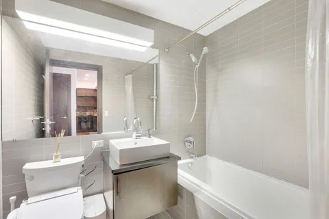 $1,150,000 | 150 Myrtle Avenue, Unit 1105 | Downtown Brooklyn