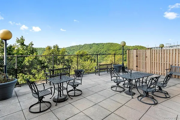$229,000 | 2400 Johnson Avenue, Unit 3B | Spuyten Duyvil