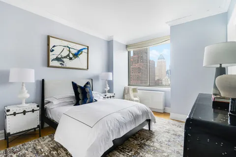 $2,290,000 | 2 Columbus Avenue, Unit 17C | Upper West Side