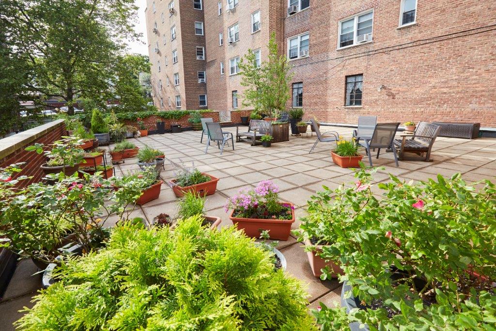 474 West 238th Street, Unit 2E Bronx, NY 10463 - Photo 12 of 13 a view of a backyard with sitting area