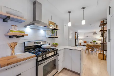 $650,000 | 201 East 21st Street, Unit 4M | Gramercy