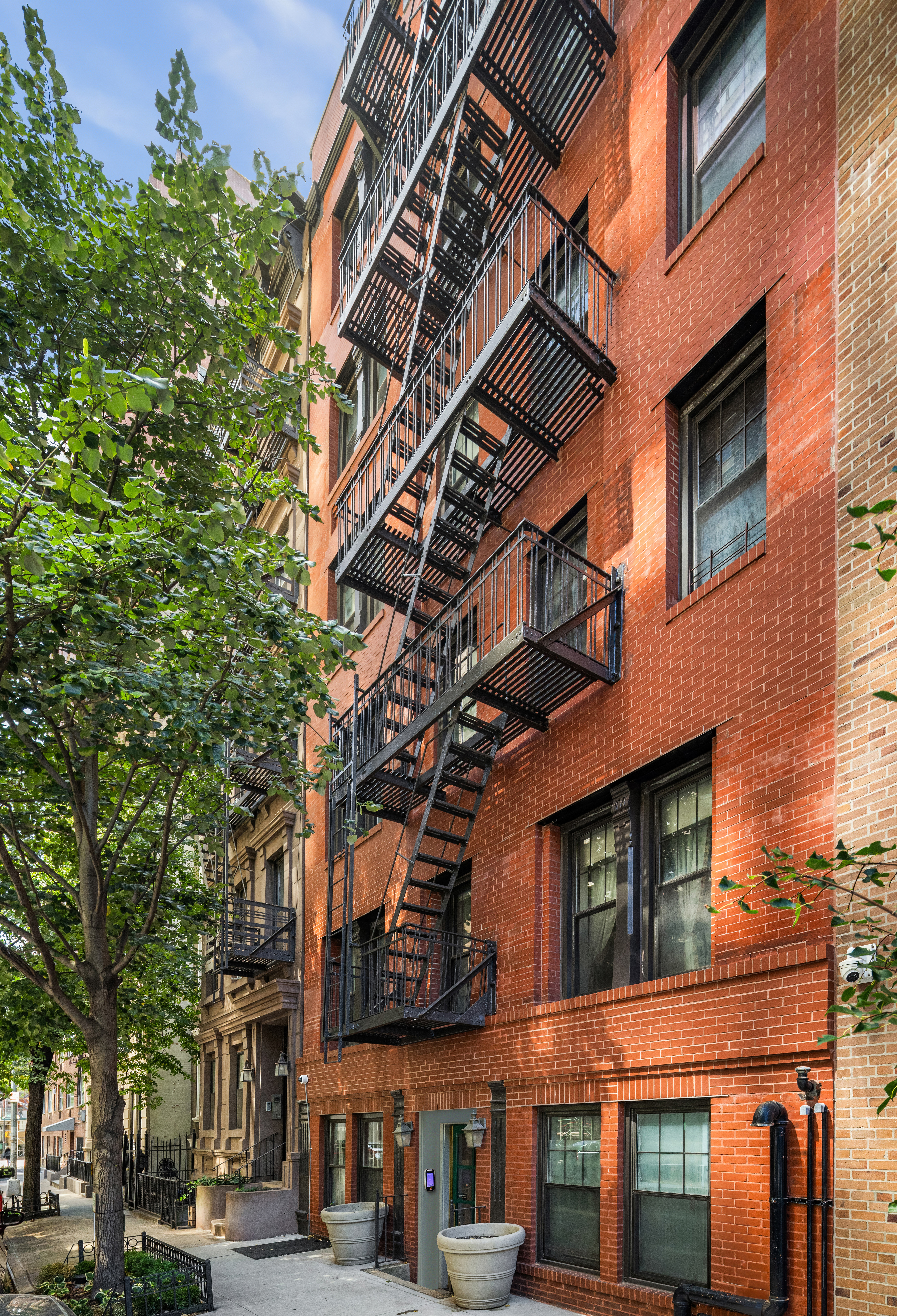 436 East 58th Street, Unit 1C Manhattan, NY 10022 - Photo 11 of 14 front view of a building