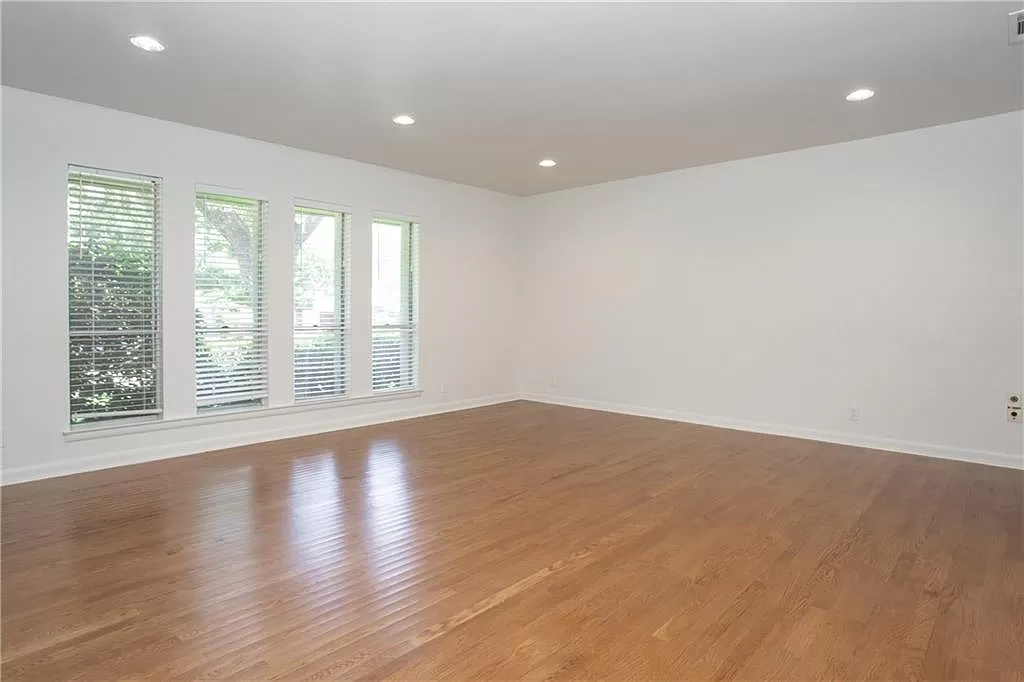 616 Edgefield Road Fort Worth, TX 76107 - Photo 5 of 35