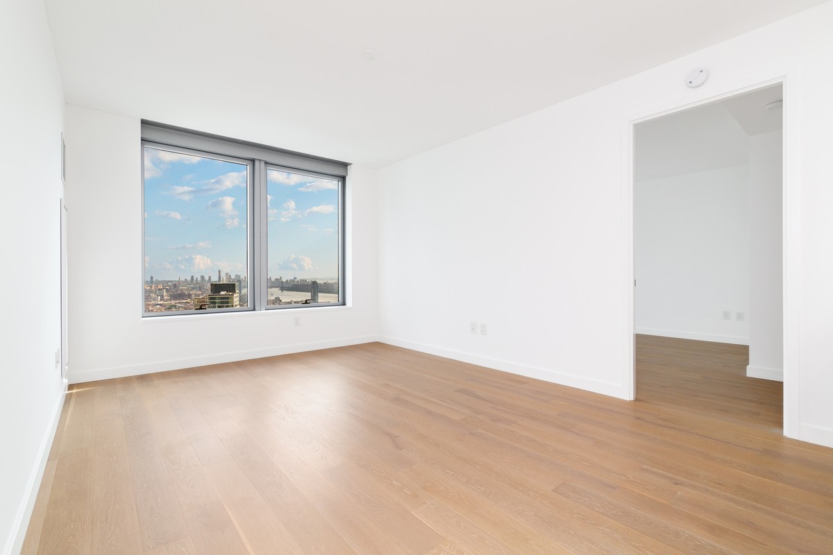 3 Court Square, Unit 5010 Queens, NY 11101 - Photo 3 of 9