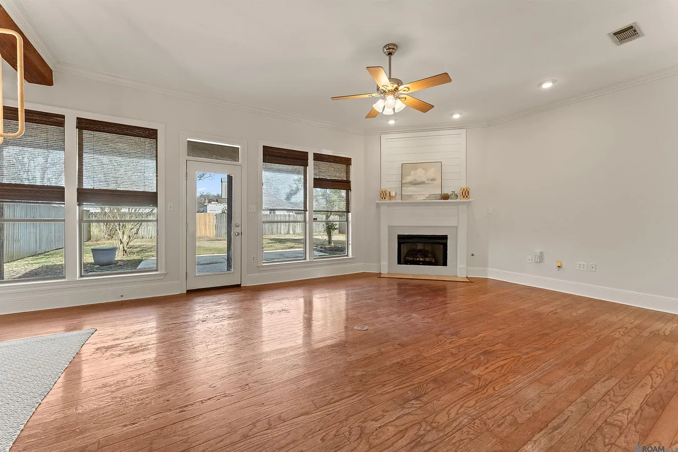 10121 Springpark Avenue Baton Rouge, LA 70810 - Photo 3 of 24