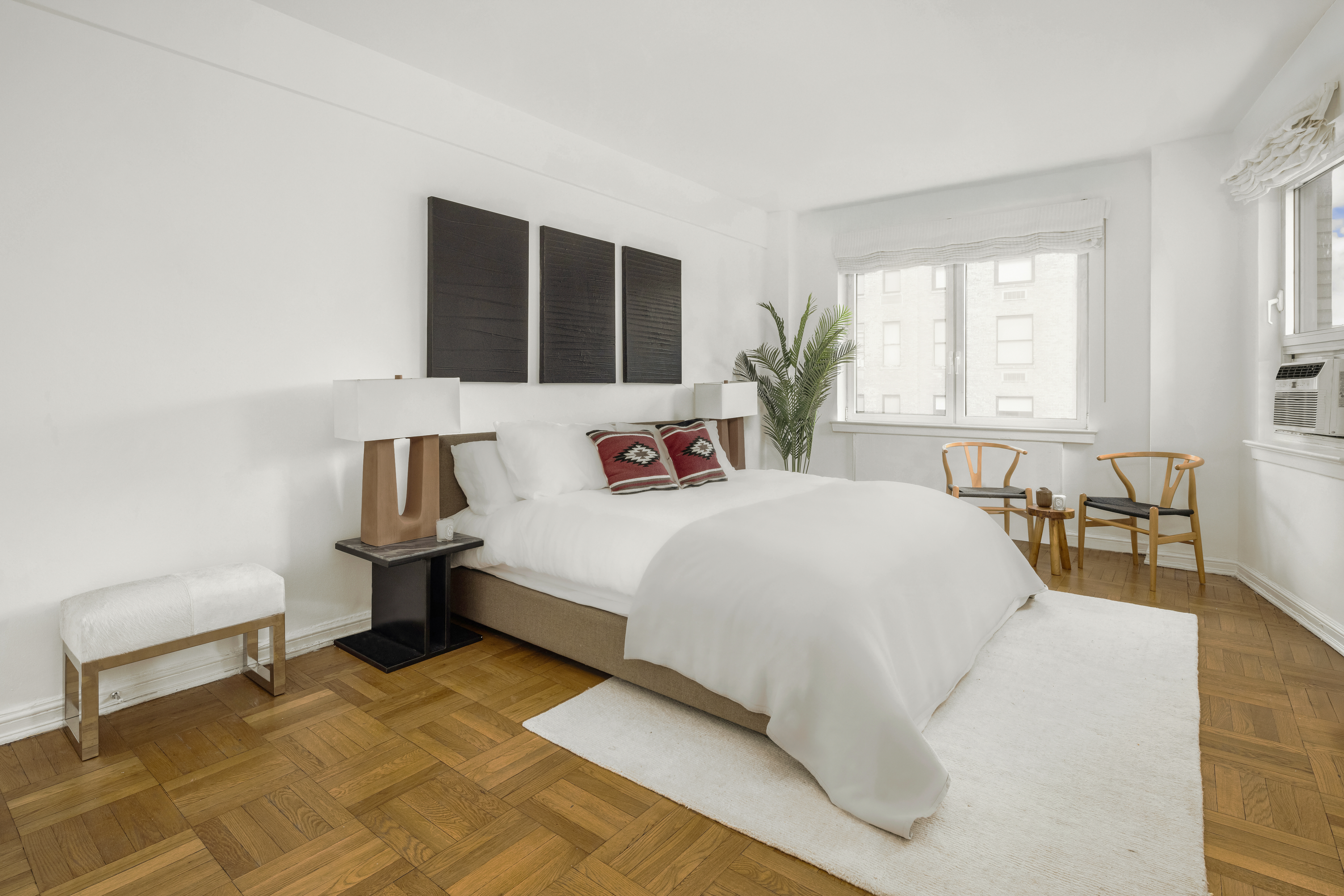 923 5th Avenue, Unit 10F Manhattan, NY 10021 - Photo 12 of 18 a bedroom with a bed and lamp