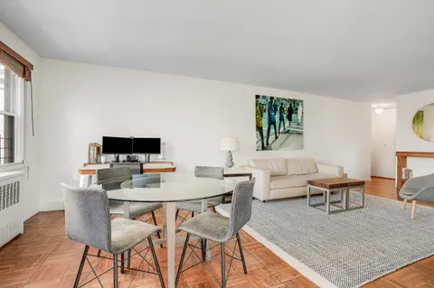 $850,000 | 201 East 37th Street, Unit 11D | Murray Hill