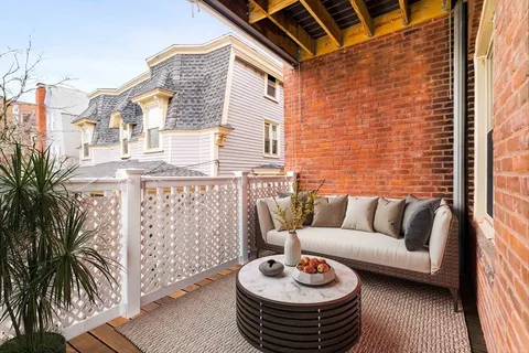 $1,138,000 | 152 Harvard Street, Unit 4, Brookline, MA 02446