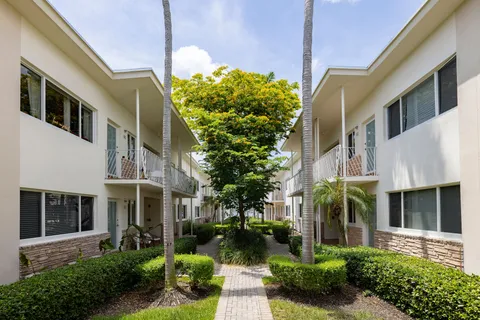 $425,000 | 1130 Venetian Way, Unit 1D, Miami Beach, FL 33139
