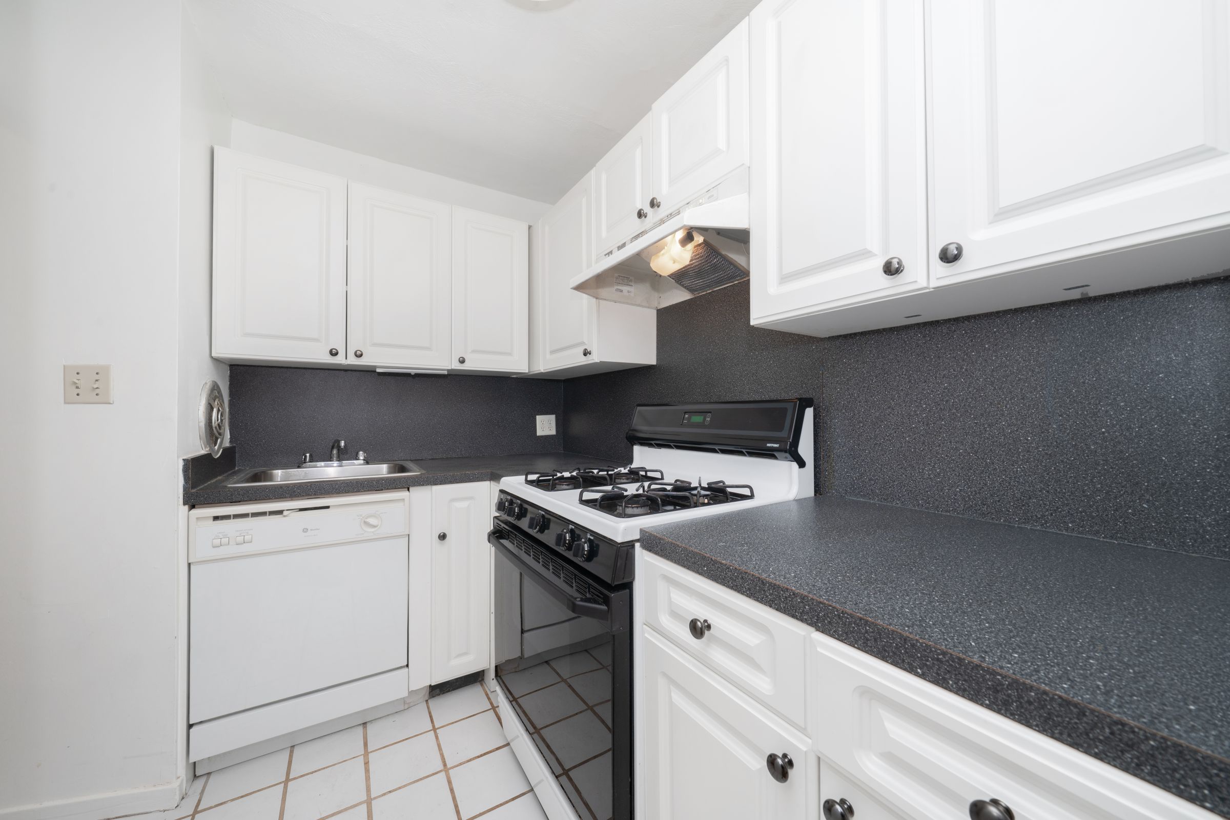 111-15 66th Avenue, Unit 2C Queens, NY 11375 - Photo 9 of 13