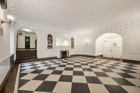 $850,000 | 360 Clinton Avenue, Unit 4C | Clinton Hill