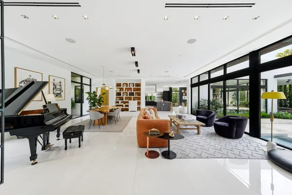$8,888,000 | 229 Ridgewood Road, Miami, FL 33133