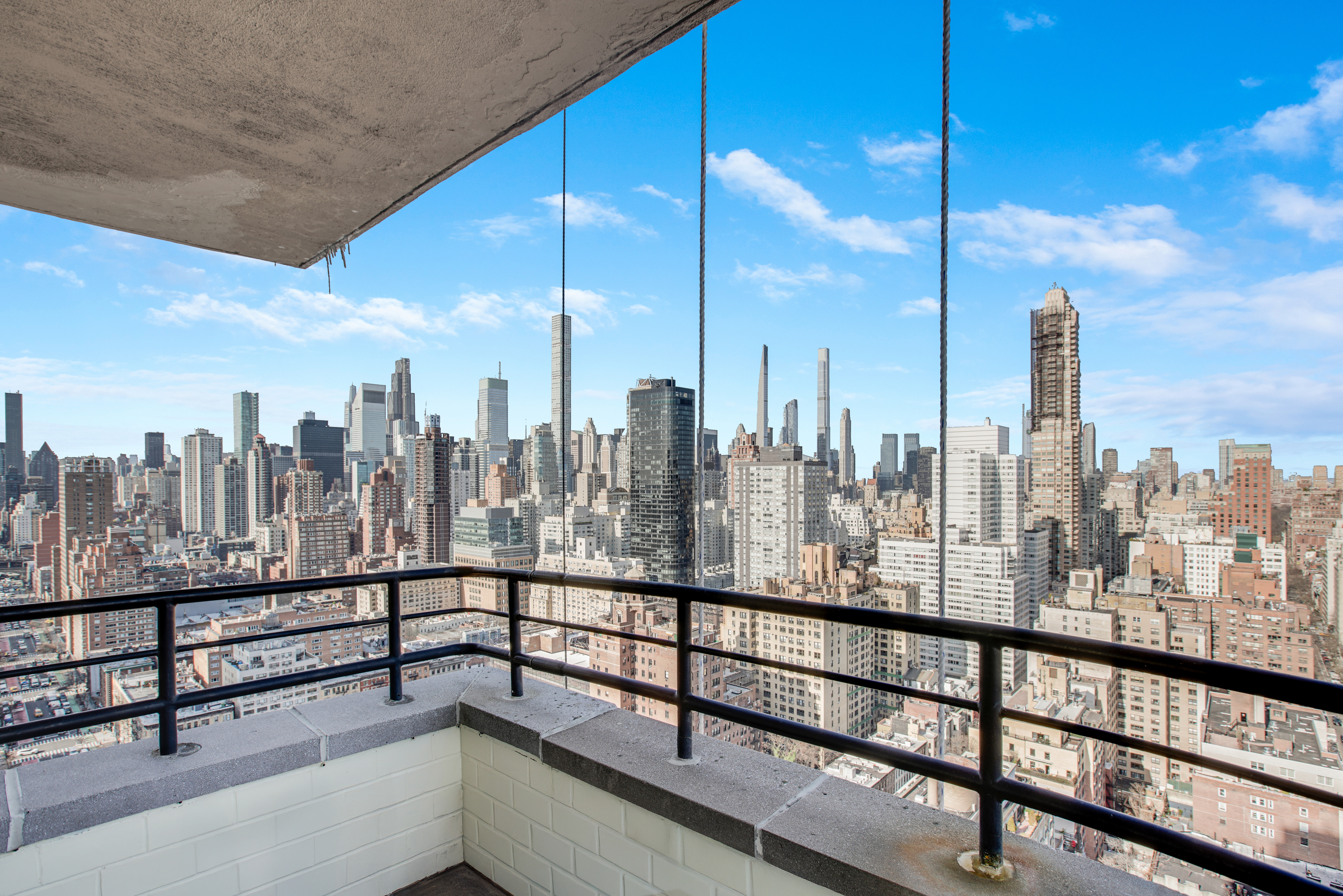 400 East 70th Street, Unit 3301 Manhattan, NY 10021 - Photo 13 of 20 a view of a city view from a roof deck