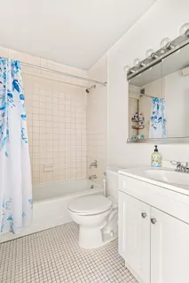 $649,000 | 301 East 45th Street, Unit 7F | Midtown East