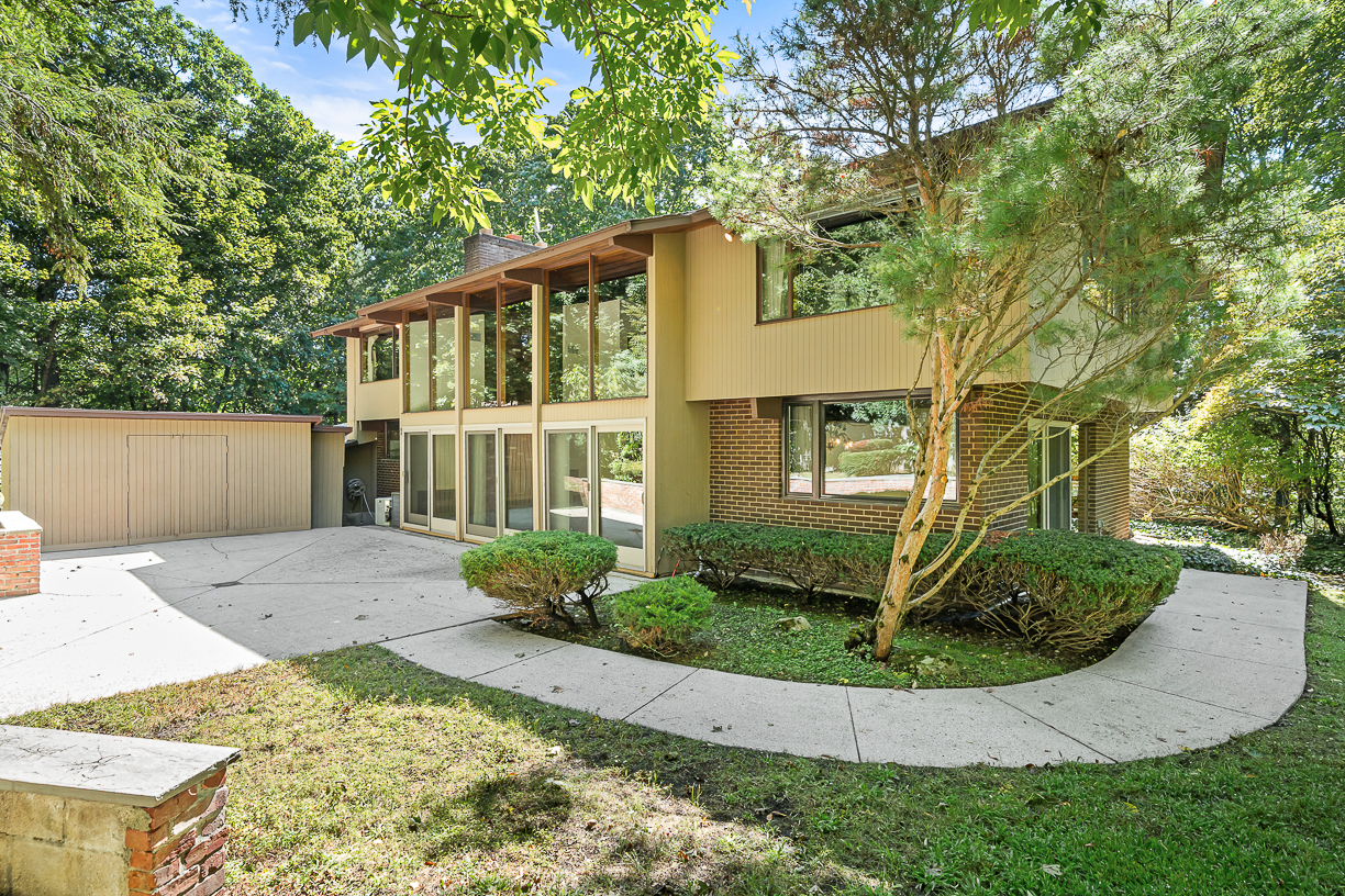7 Arnold Road Wellesley Hills, MA 02481 - Photo 1 of 9 Gallery Image 1