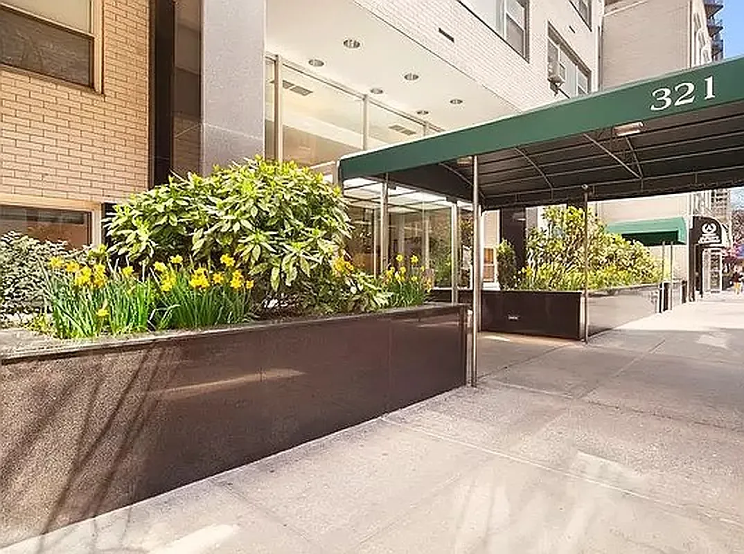 321 East 48th Street, Unit 8E Manhattan, NY 10017 - Photo 6 of 10