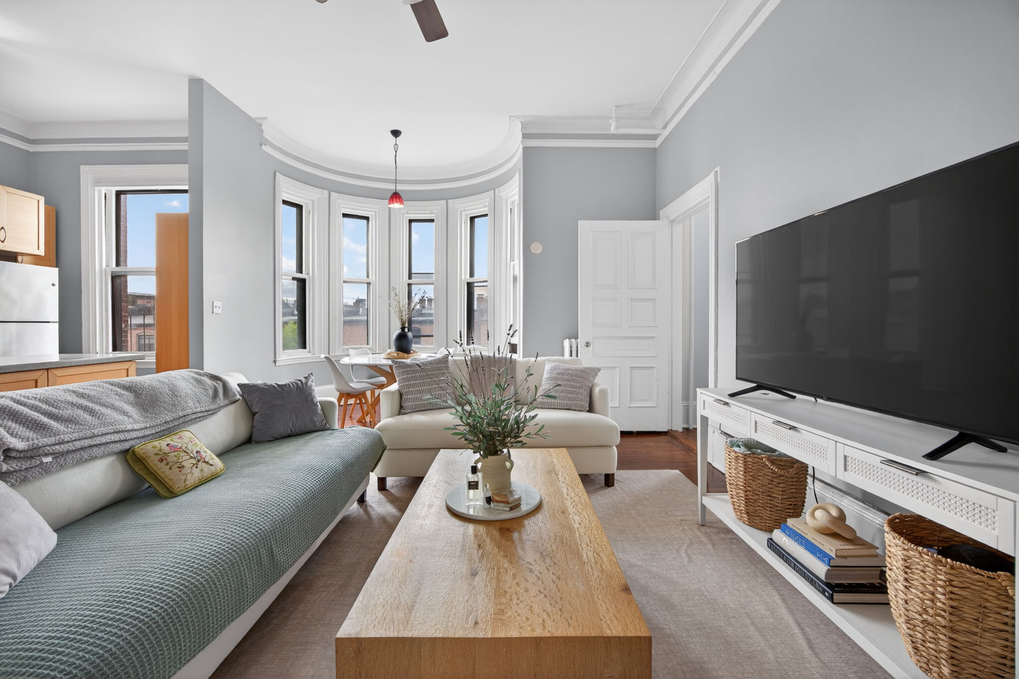 261 Commonwealth Avenue, Unit 8 Boston, MA 02116 - Photo 2 of 24