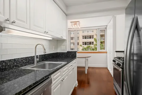 $835,000 | 404 East 76th Street, Unit 3B | Lenox Hill