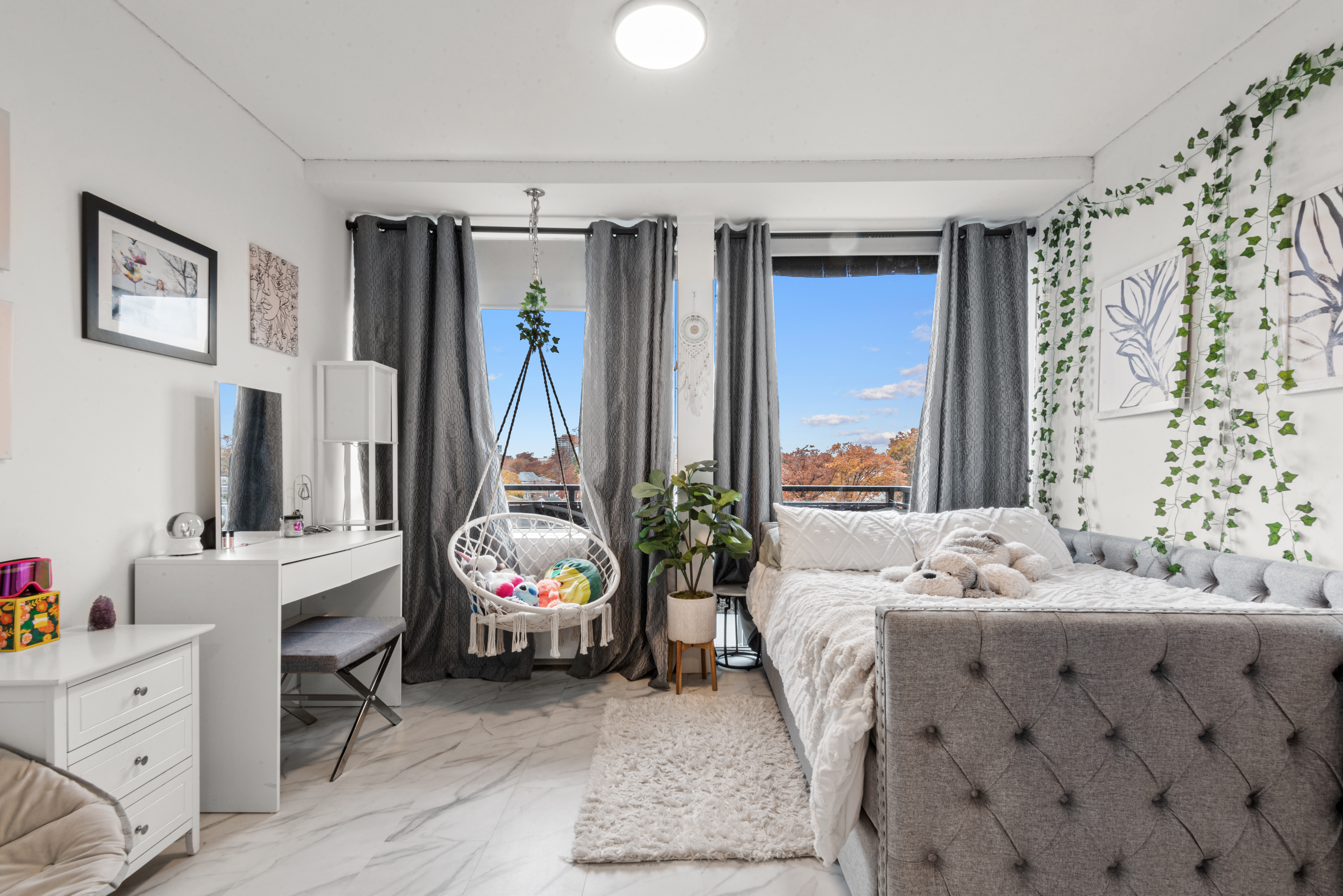 4 Horizon Road, Unit 1013 Fort Lee, NJ 07024 - Photo 3 of 18 a bedroom with a bed and a chandelier