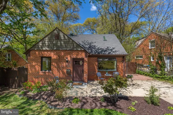 $585,000 | 7220 16th Avenue, Takoma Park, MD 20912