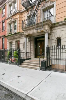 $925,000 | 210 East 17th Street, Unit 5C | Gramercy
