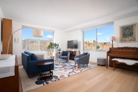 $800,000 | 68 Bradhurst Avenue, Unit 8R | Central Harlem