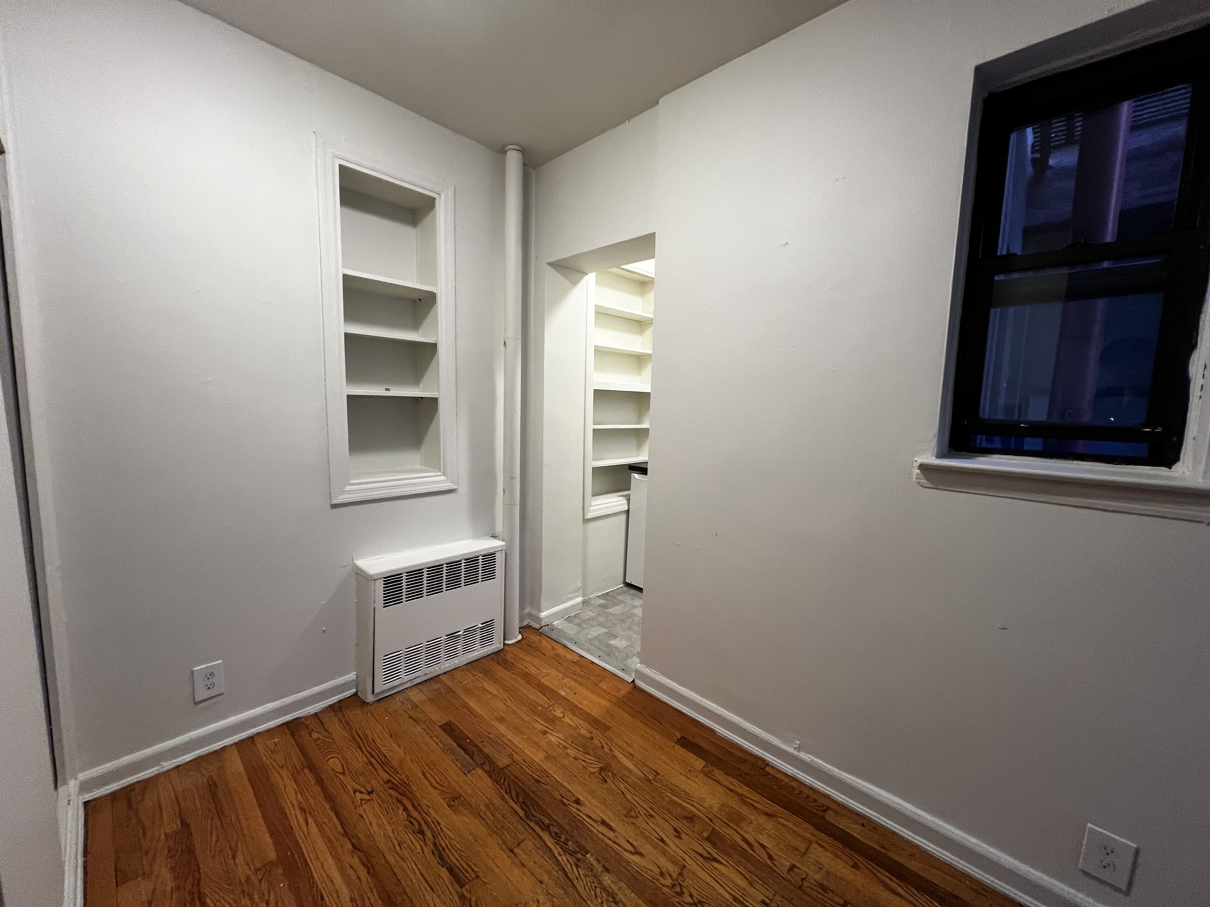 151 East 43rd Street, Unit 4B Manhattan, NY 10017 - Photo 3 of 7 an empty room with closet