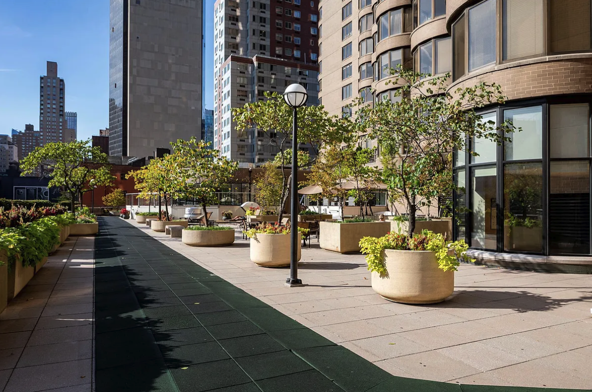 330 East 38th Street, Unit 26F Manhattan, NY 10016 - Photo 8 of 11 a view of a city with tall buildings