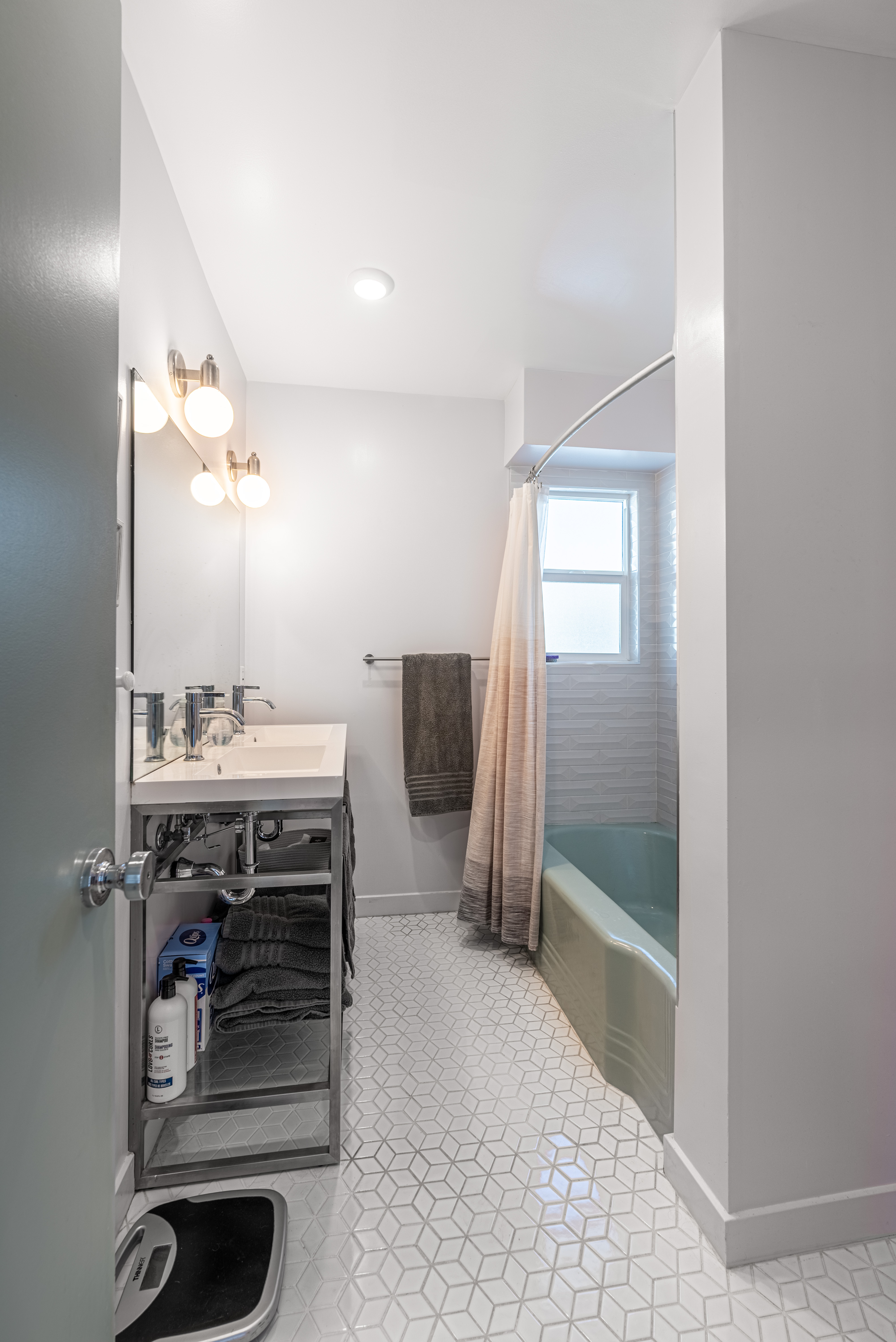 1005 Alexandria Avenue Los Angeles, CA 90029 - Photo 10 of 21 a view of a livingroom with furniture and staircase