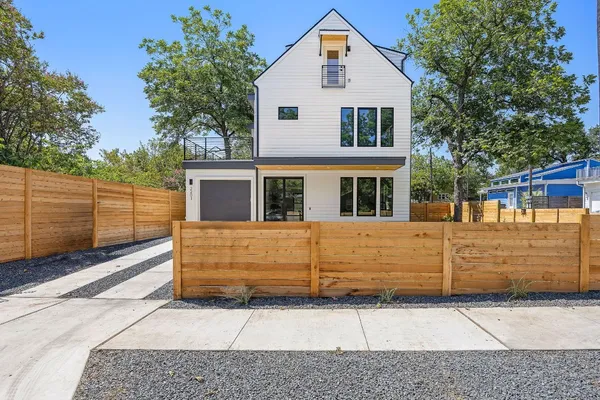$1,275,000 | 2201 East 16th Street, Austin, TX 78702