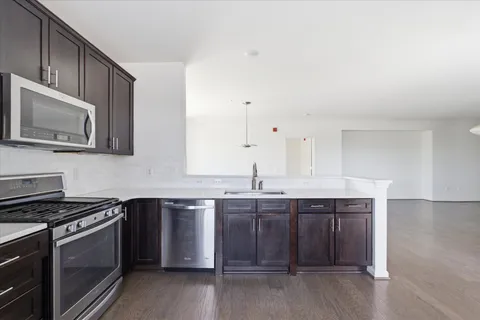 $525,000 | 20650 Hope Spring Terrace, Unit 301, Ashburn, VA 20147