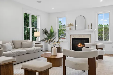 $1,999,000 | 37 Maple Street, Lynnfield, MA 01940