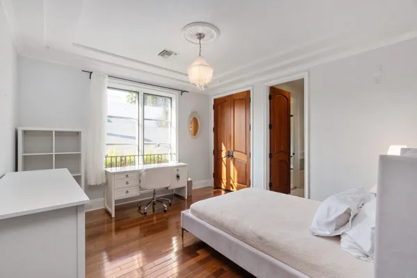 $5,195,000 | 919 South Gretna Green Way, Los Angeles, CA 90049