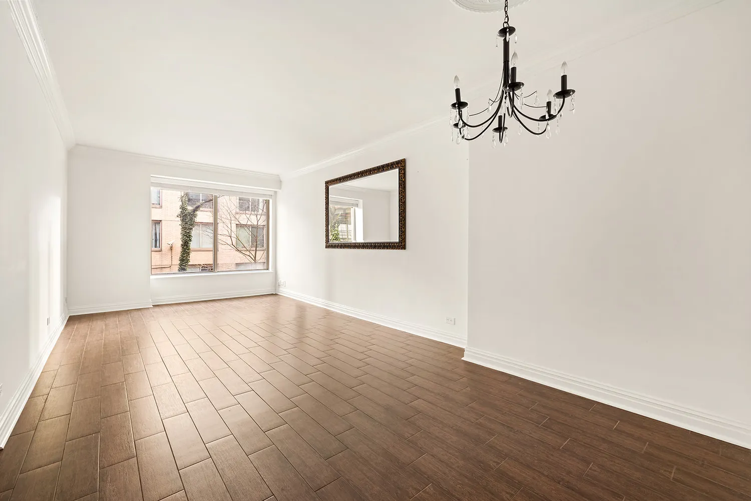 $735,000 | 200 East 69th Street, Unit 2R | Lenox Hill